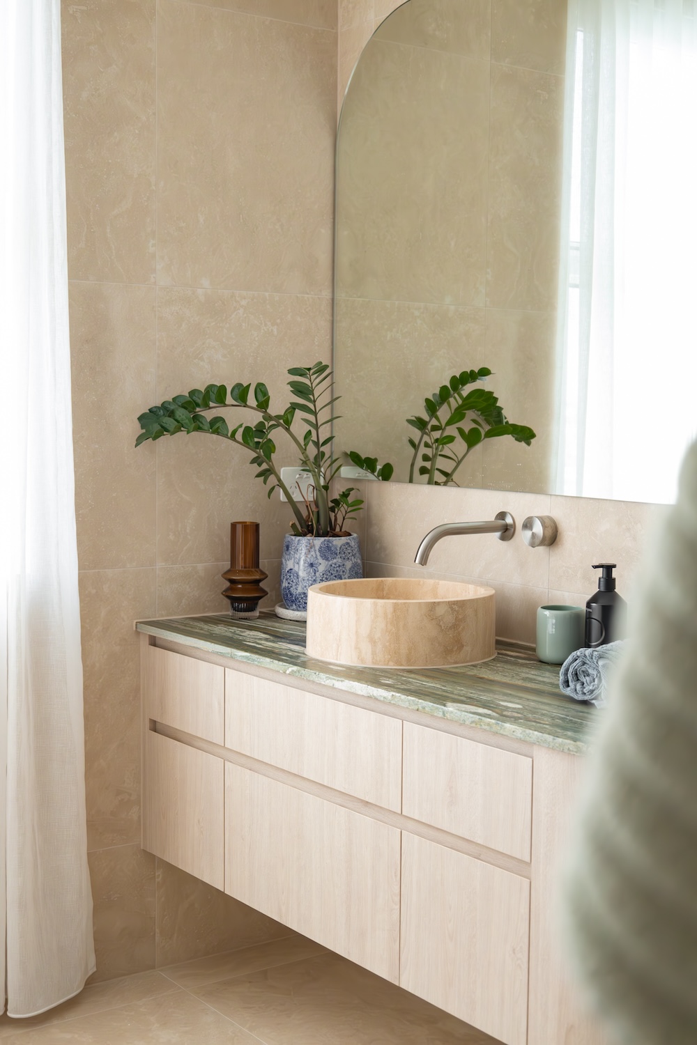 Builders World project &mdash; luxury bathroom Gold Coast