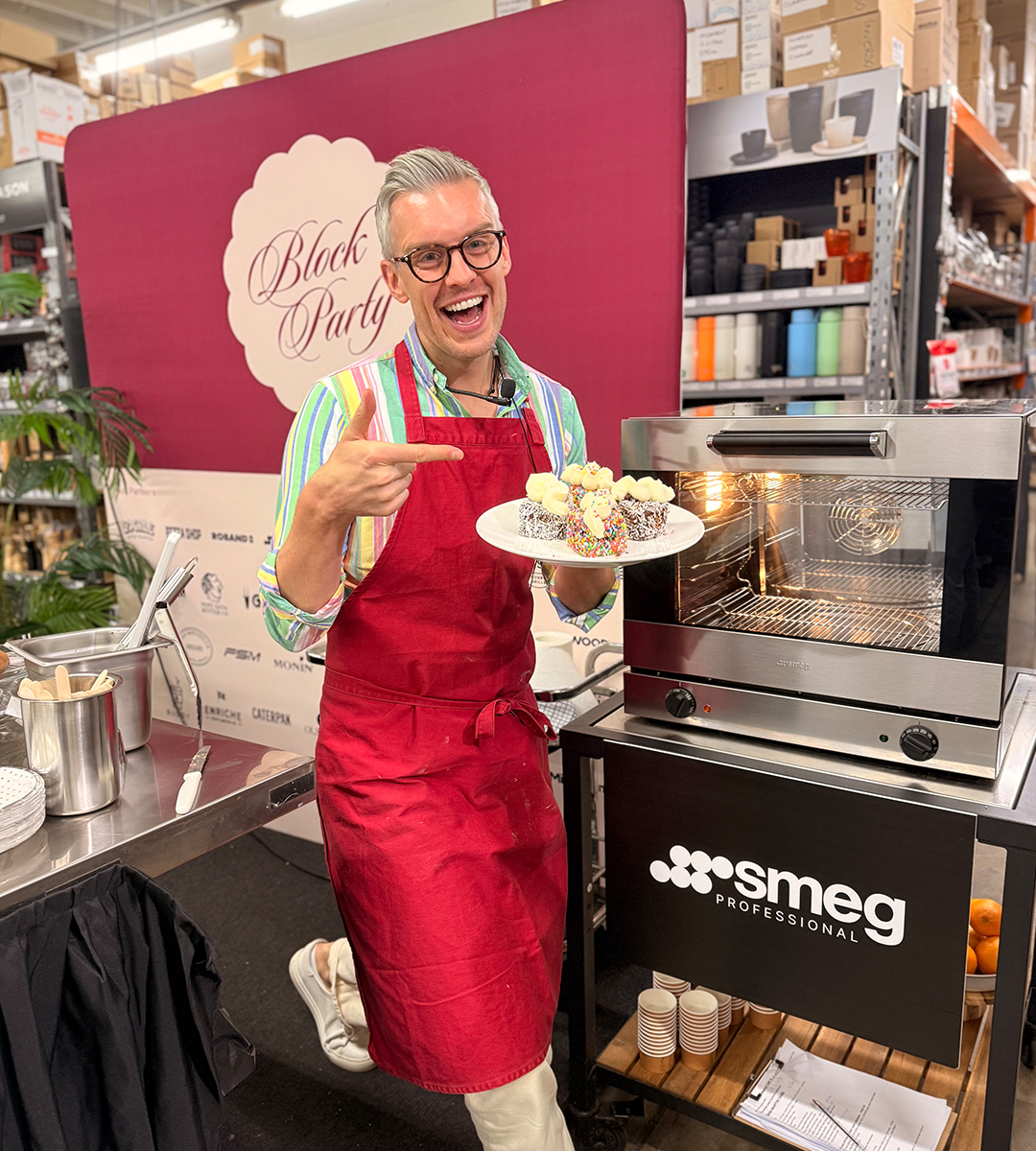 Elliot Styche shows how to make Party Lamingtons using the 12 cup square brownie pan from Chefmade.