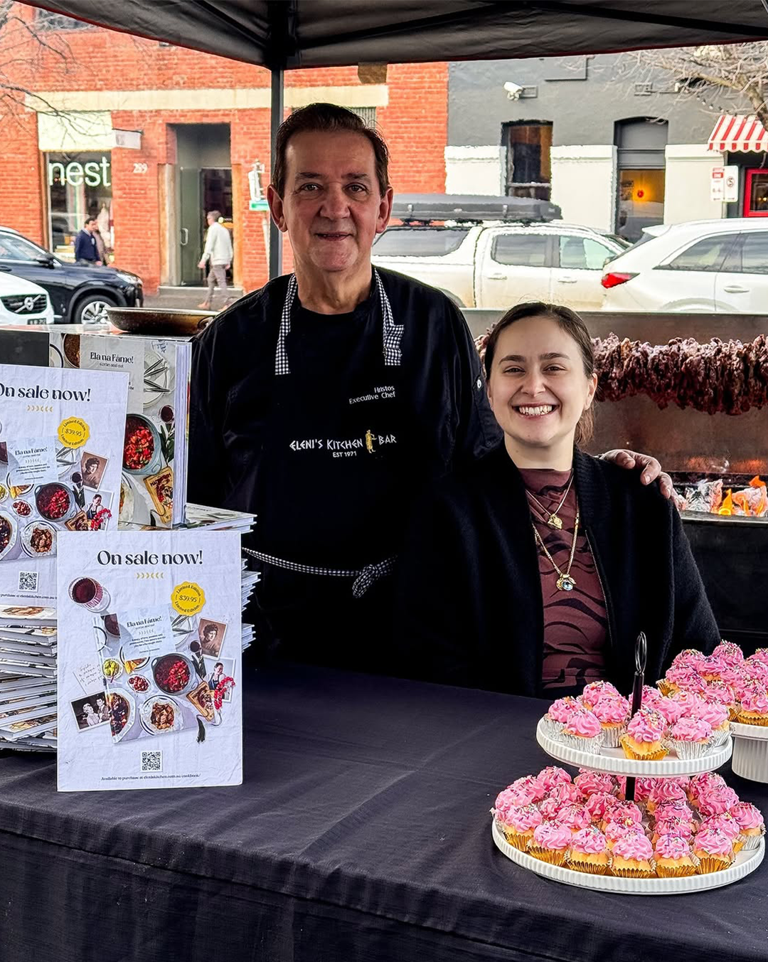 Recently, Chef’s Hat hosted a Greek cookbook signing event in South Melbourne, bringing together food lovers, family, and the rich flavours of Greek cuisine. The aromas and smiles said it all! 
